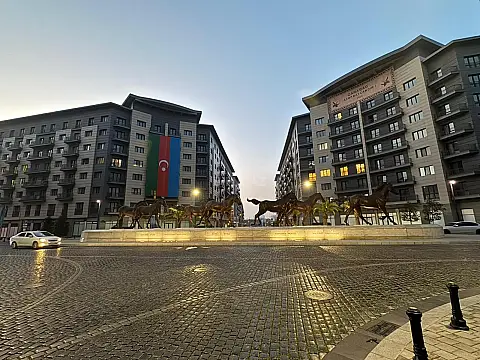 Satılır 5 otaqlı mənzil 203 m²