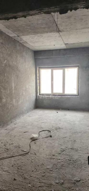 Satılır 5 otaqlı mənzil 203 m²