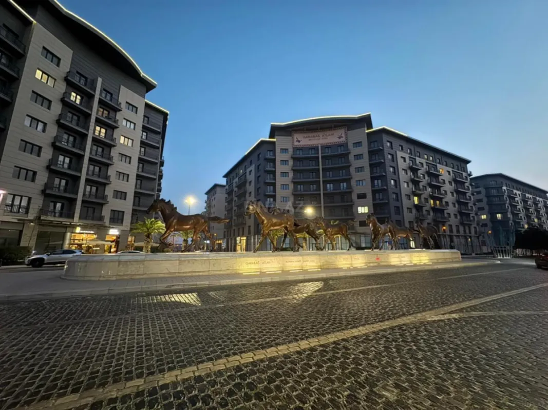 Satılır 5 otaqlı mənzil 203 m²