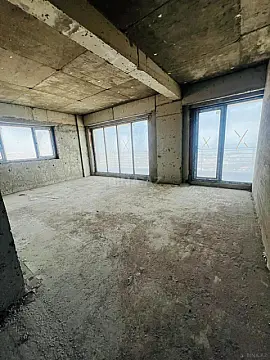 Satılır 4 otaqlı mənzil 195 m²