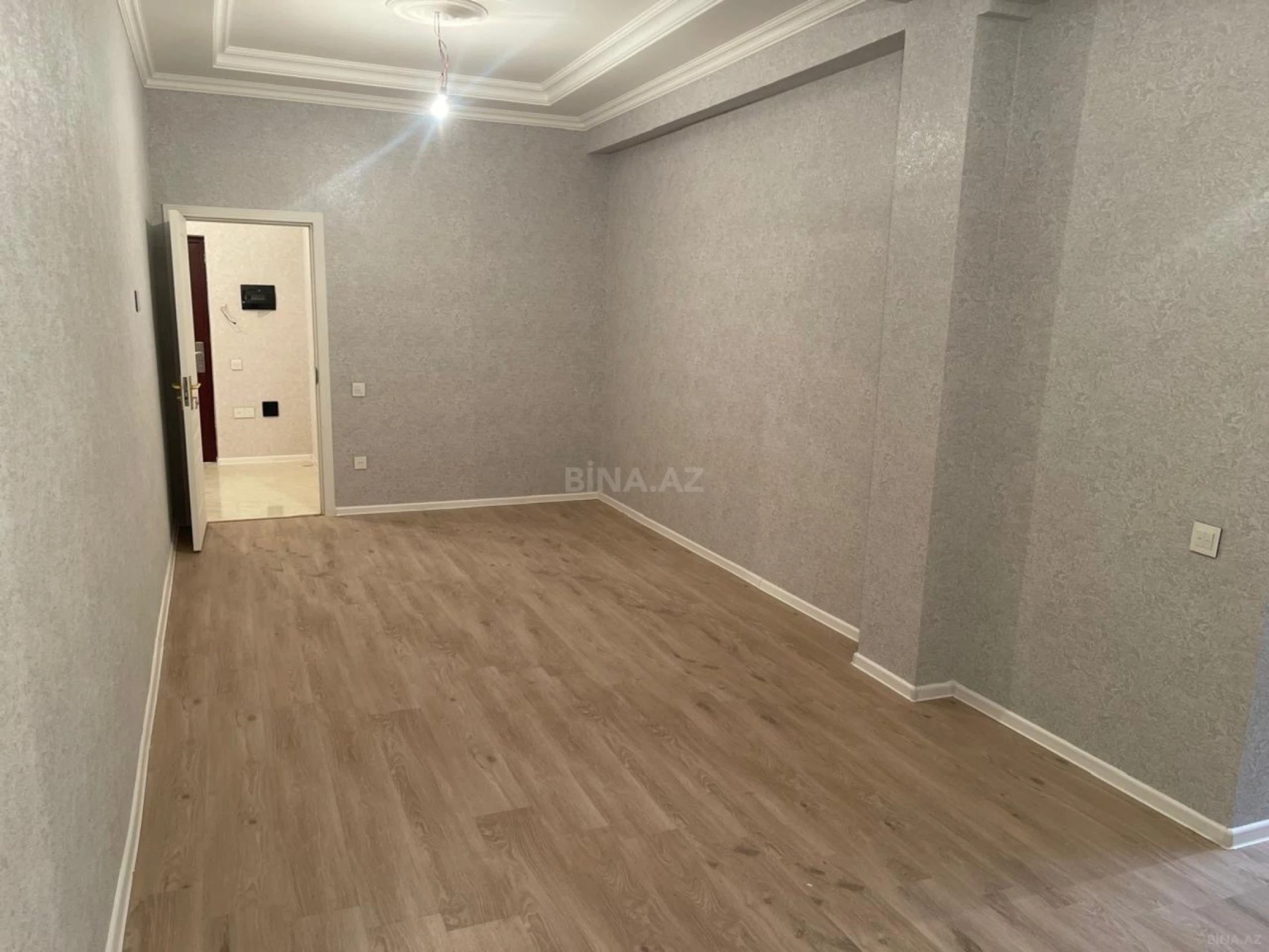 Satılır 2 otaqlı mənzil 73 m²