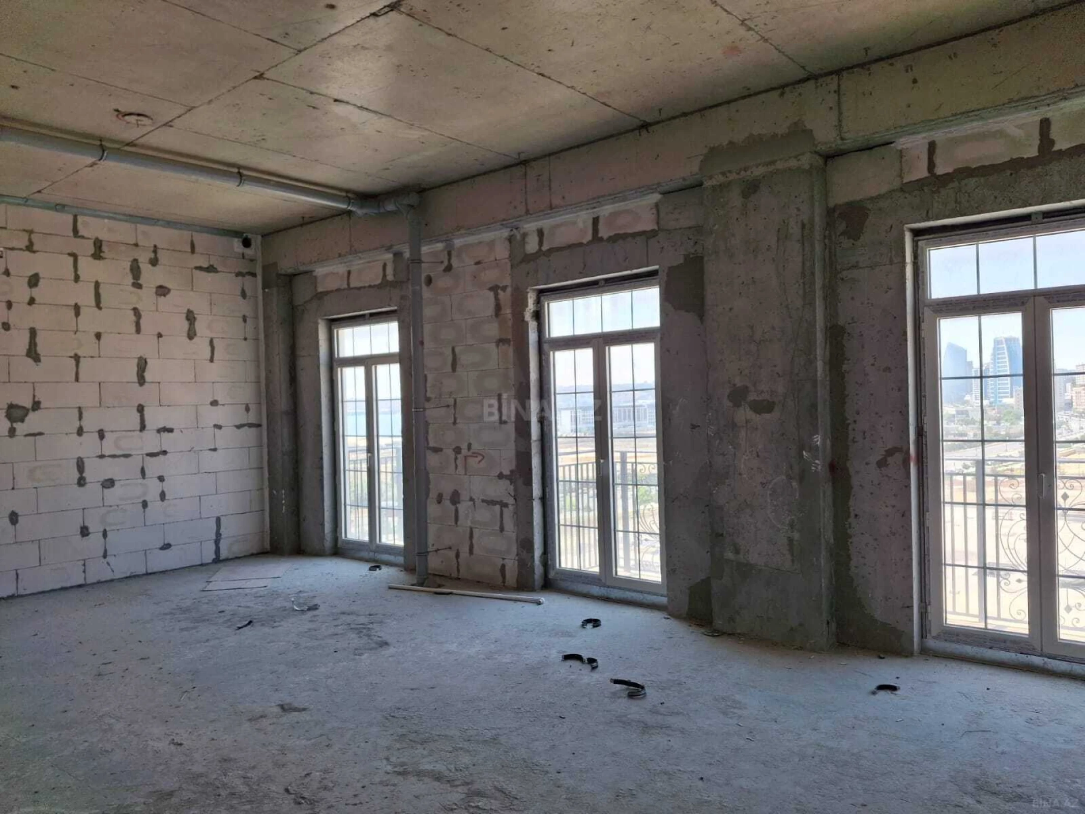 Satılır 3 otaqlı mənzil 111 m²