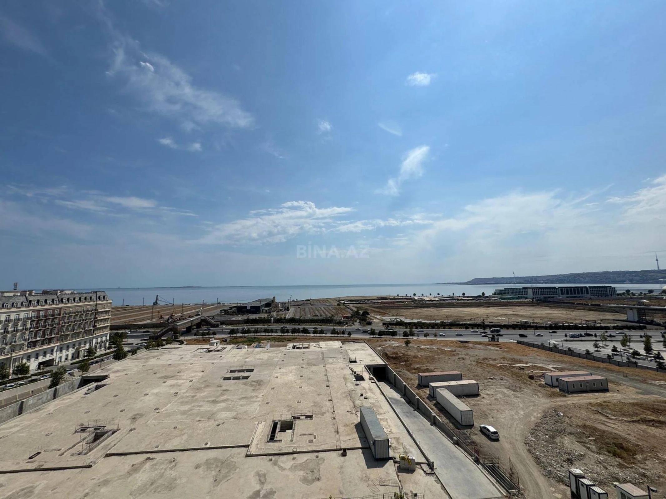 Satılır 4 otaqlı mənzil 135 m²