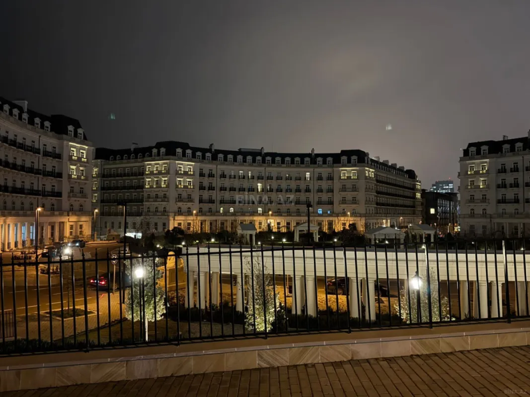 Satılır 9 otaqlı mənzil 326 m²