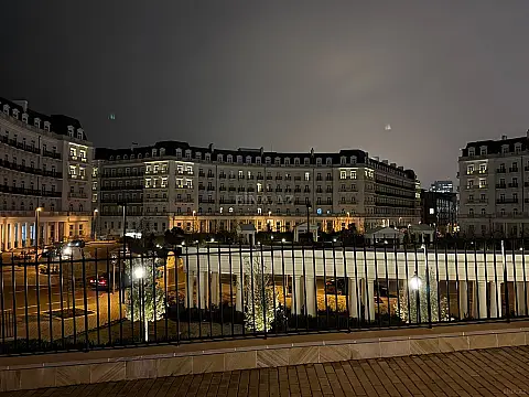 Satılır 9 otaqlı mənzil 326 m²