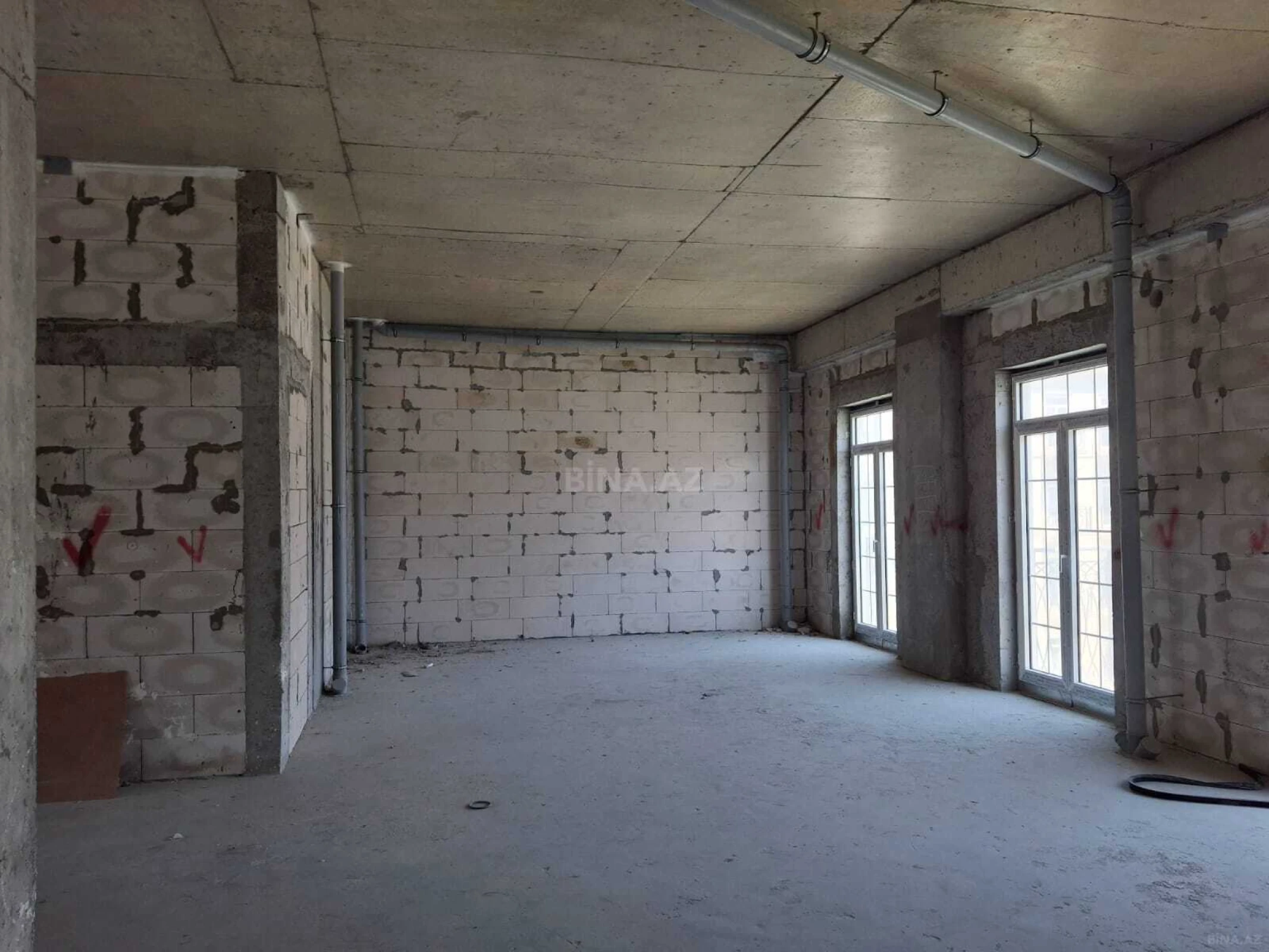 Satılır 9 otaqlı mənzil 326 m²