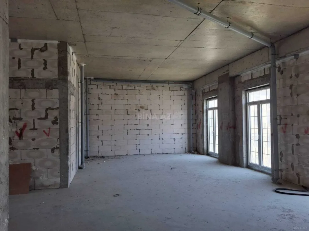 Satılır 9 otaqlı mənzil 326 m²