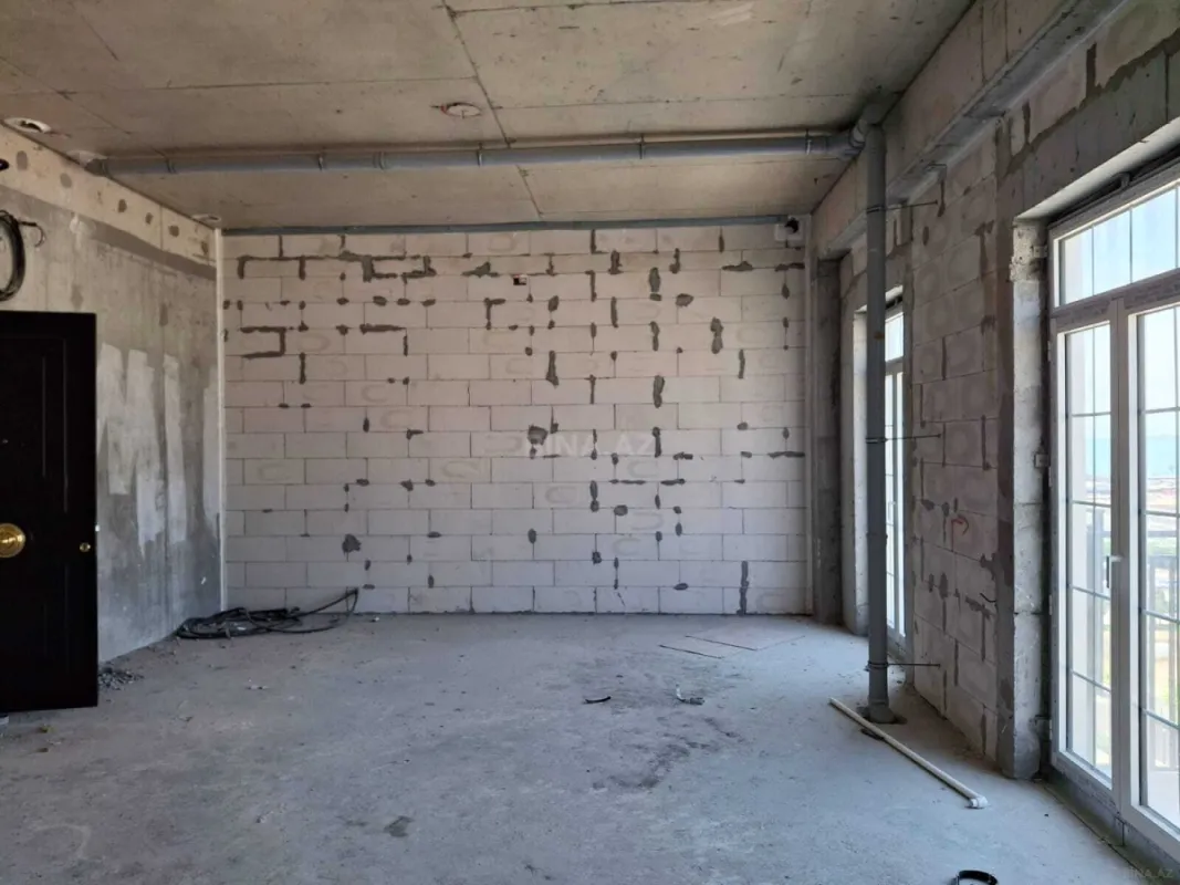 Satılır 9 otaqlı mənzil 326 m²