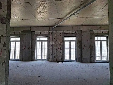 Satılır 9 otaqlı mənzil 326 m²