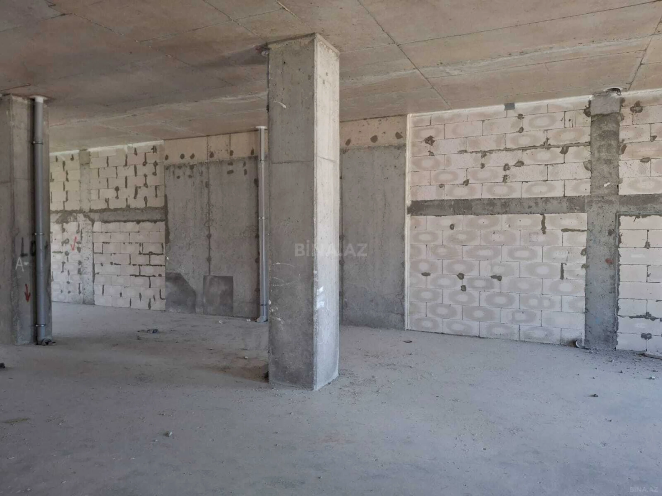 Satılır 9 otaqlı mənzil 311 m²