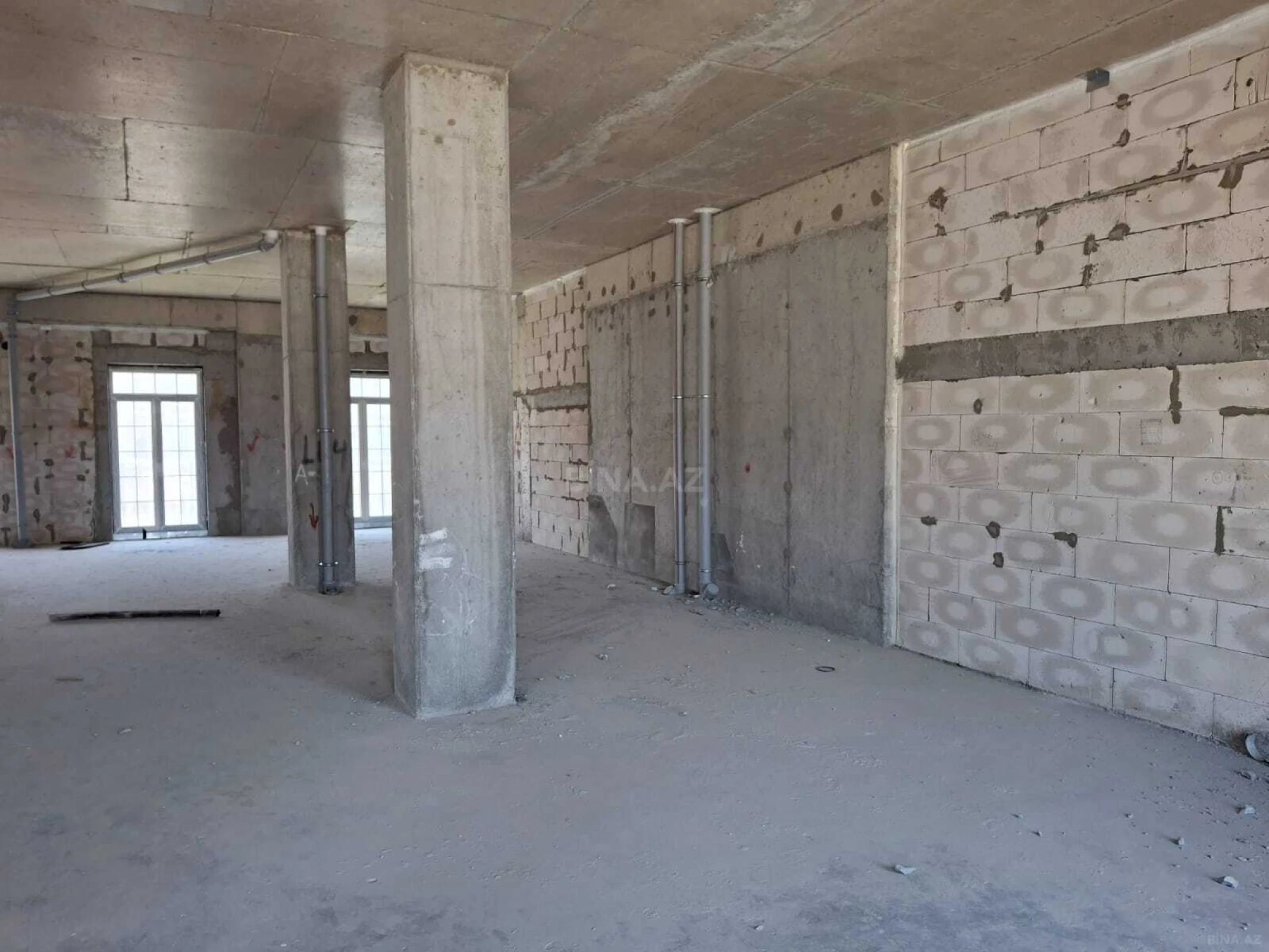 Satılır 9 otaqlı mənzil 311 m²