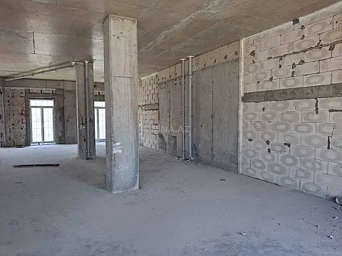 Satılır 9 otaqlı mənzil 311 m²