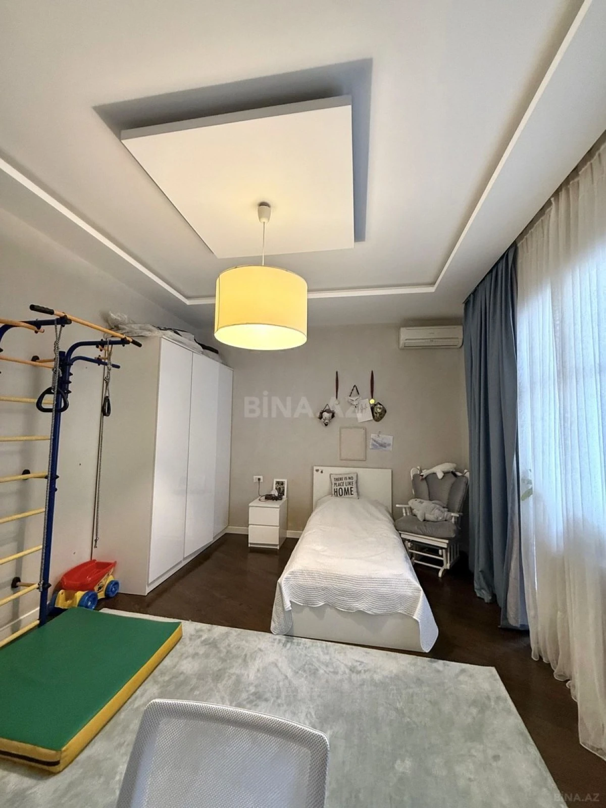 Satılır 4 otaqlı mənzil 200 m²