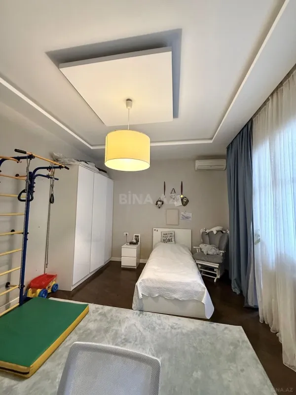 Satılır 4 otaqlı mənzil 200 m²