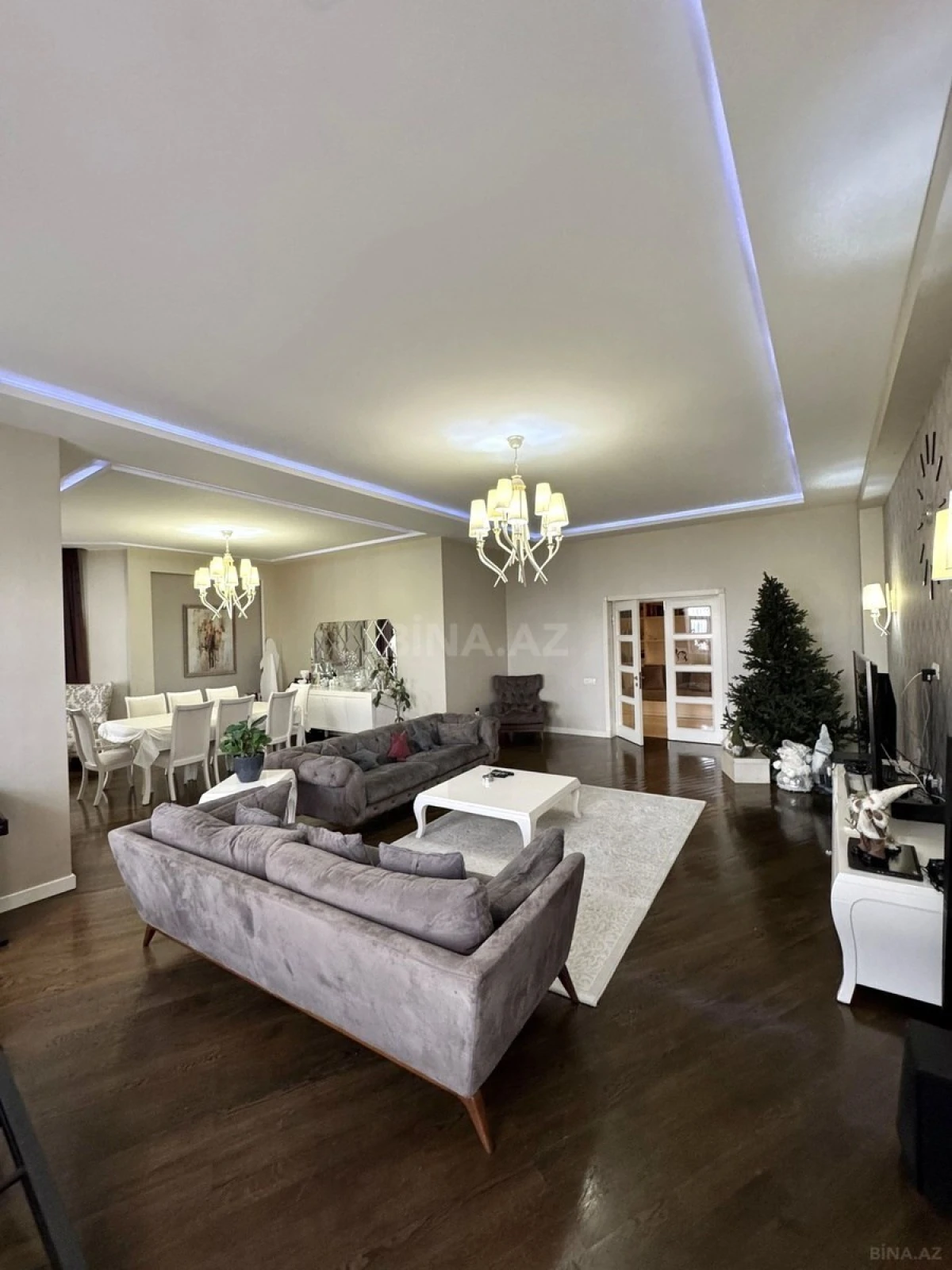 Satılır 4 otaqlı mənzil 200 m²