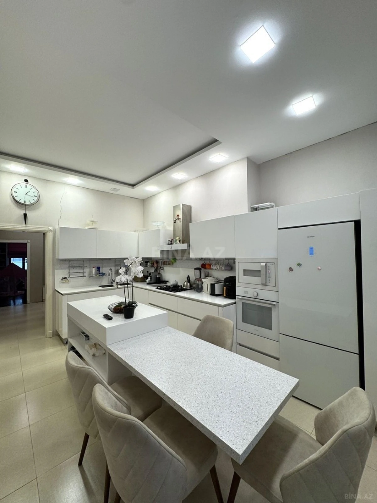 Satılır 4 otaqlı mənzil 200 m²