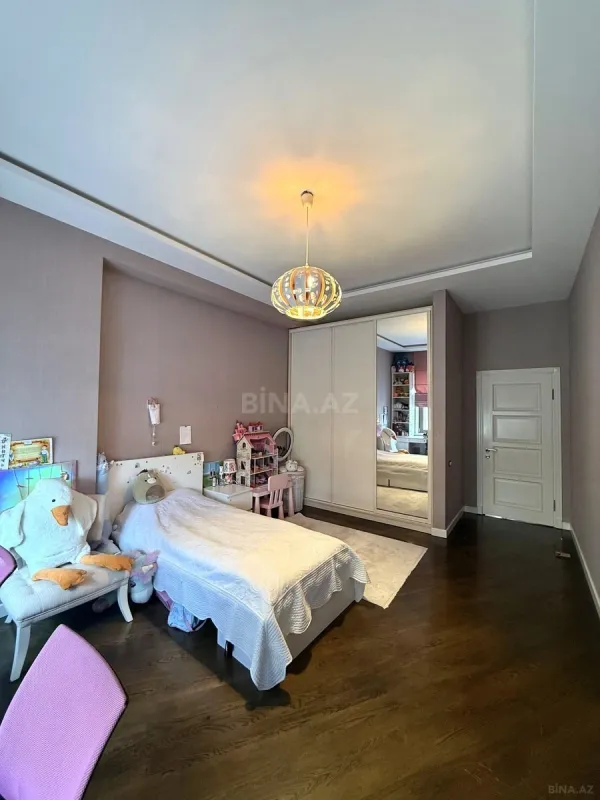 Satılır 4 otaqlı mənzil 200 m²