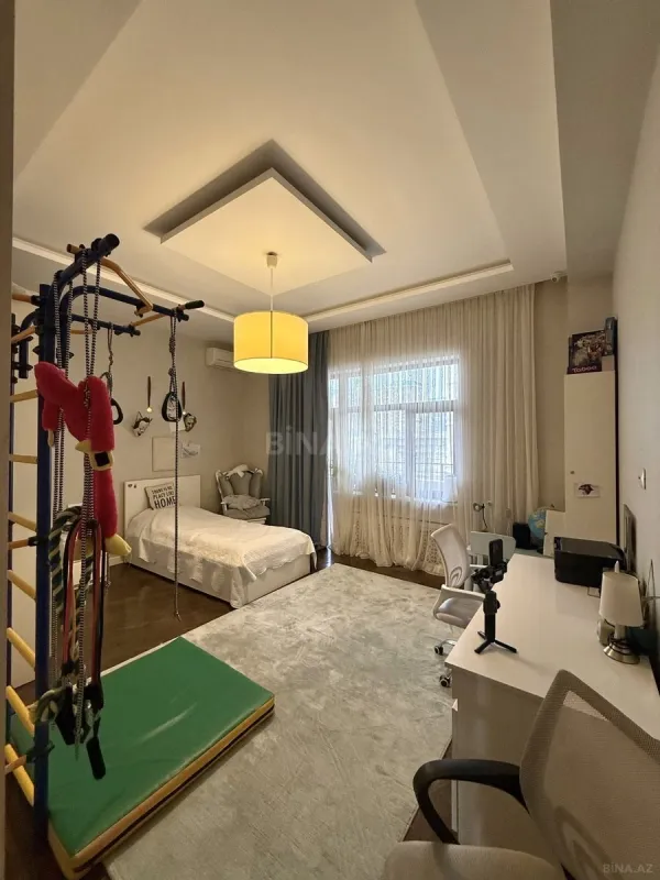 Satılır 4 otaqlı mənzil 200 m²