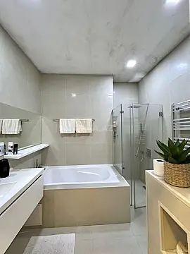 Satılır 4 otaqlı mənzil 200 m²
