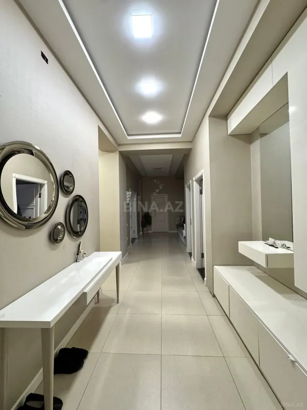 Satılır 4 otaqlı mənzil 200 m²