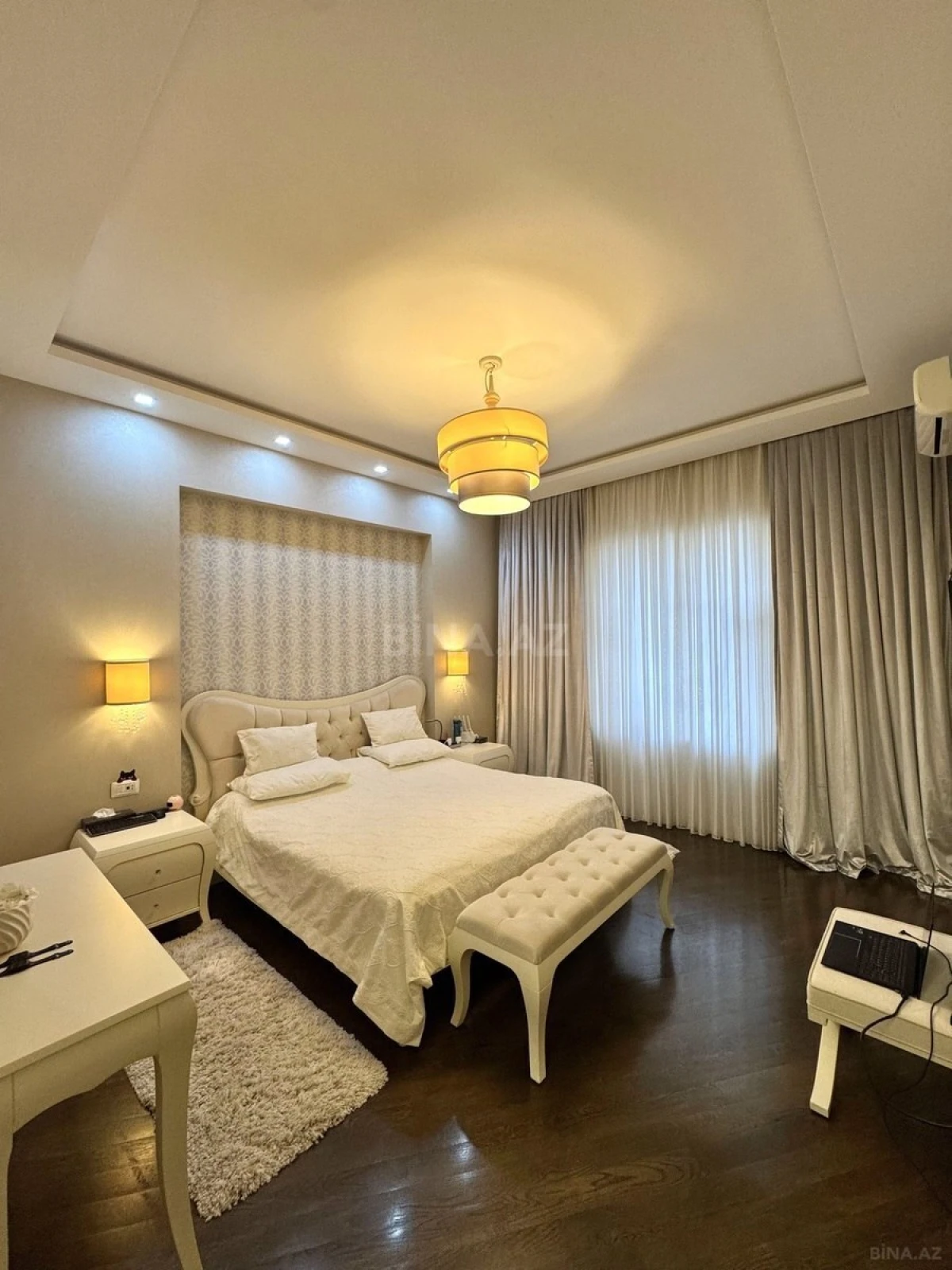 Satılır 4 otaqlı mənzil 200 m²