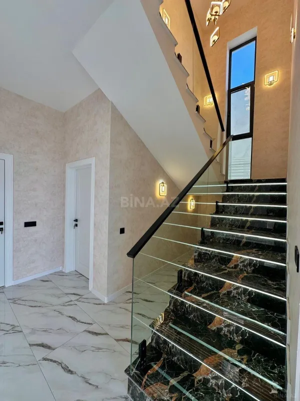 Satılır 5 otaqlı həyət evi 220 m²