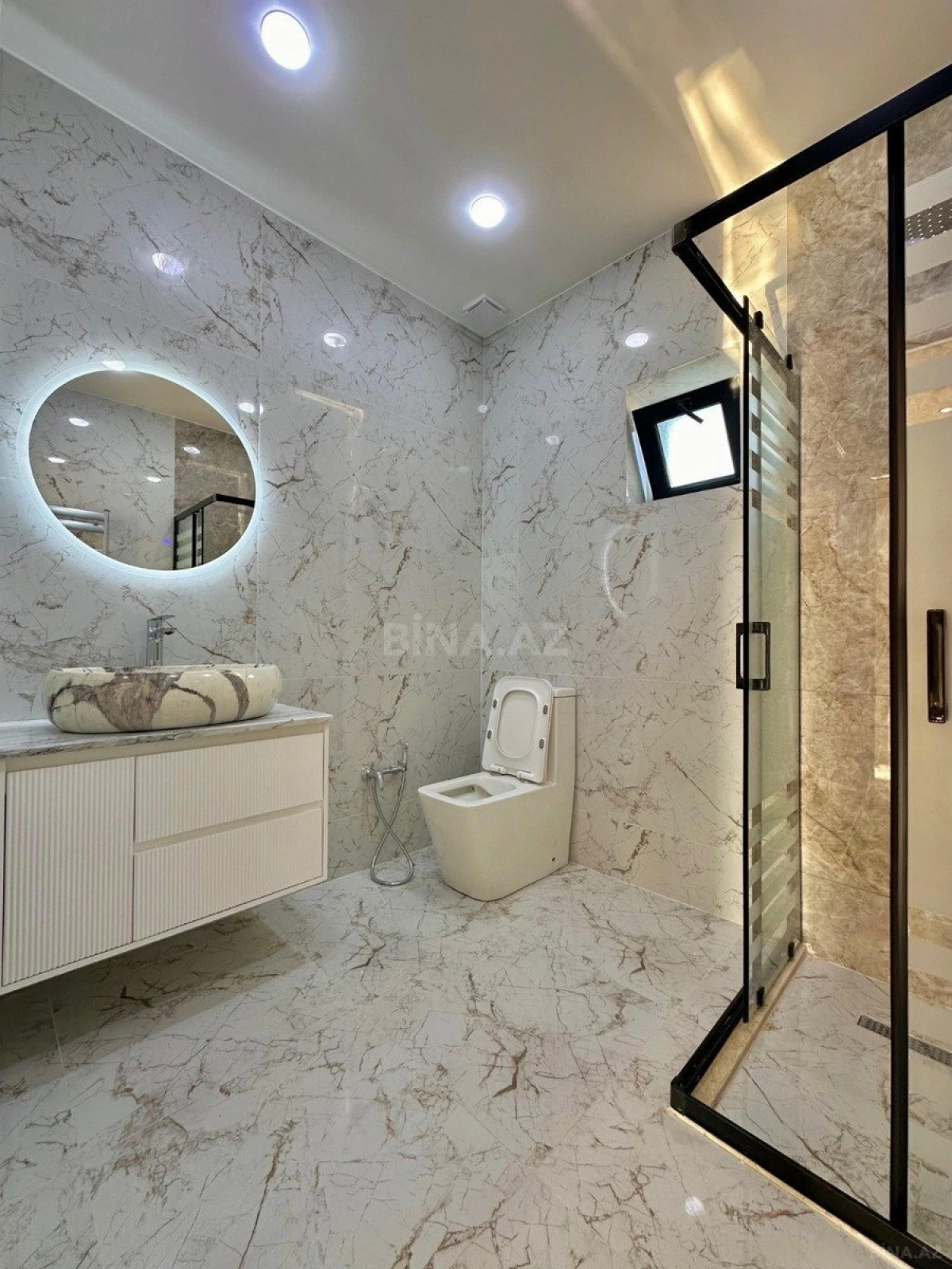 Satılır 5 otaqlı həyət evi 220 m²