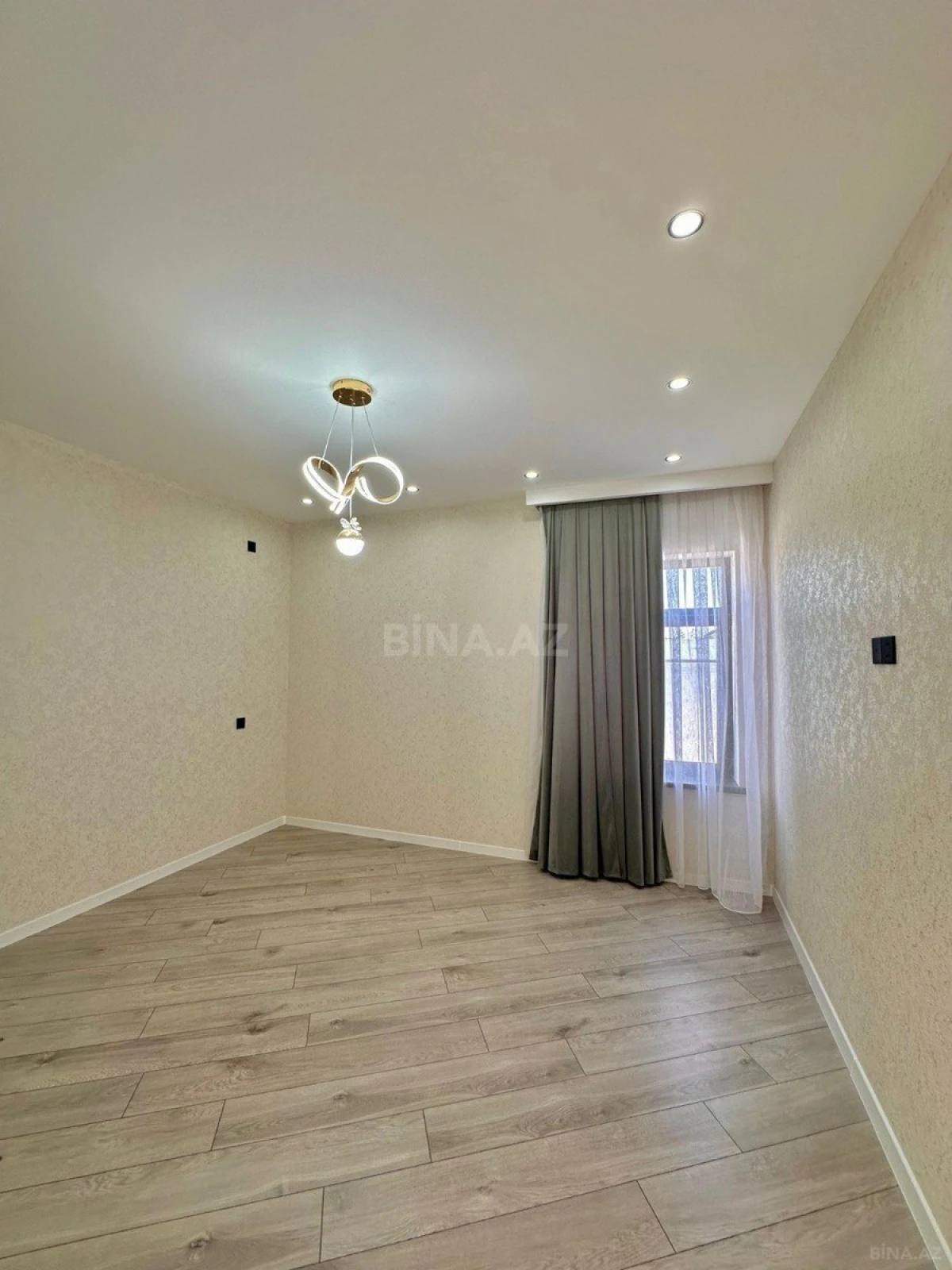 Satılır 5 otaqlı həyət evi 220 m²