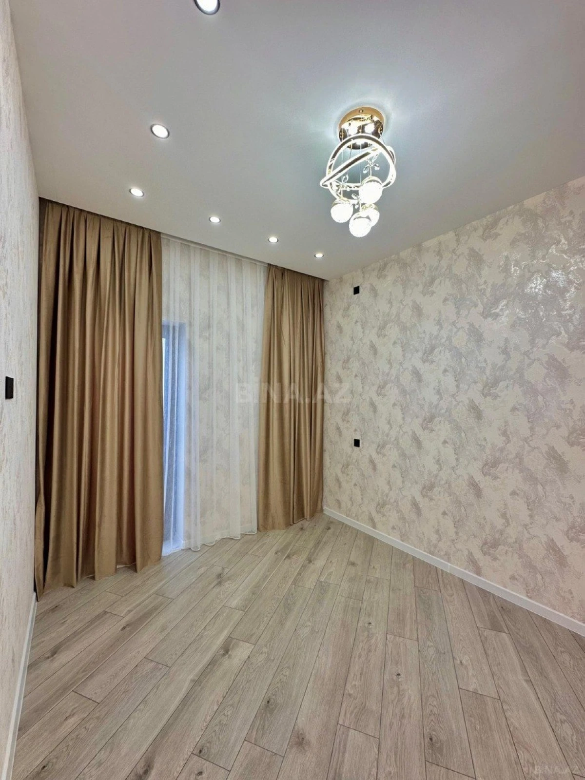Satılır 5 otaqlı həyət evi 220 m²