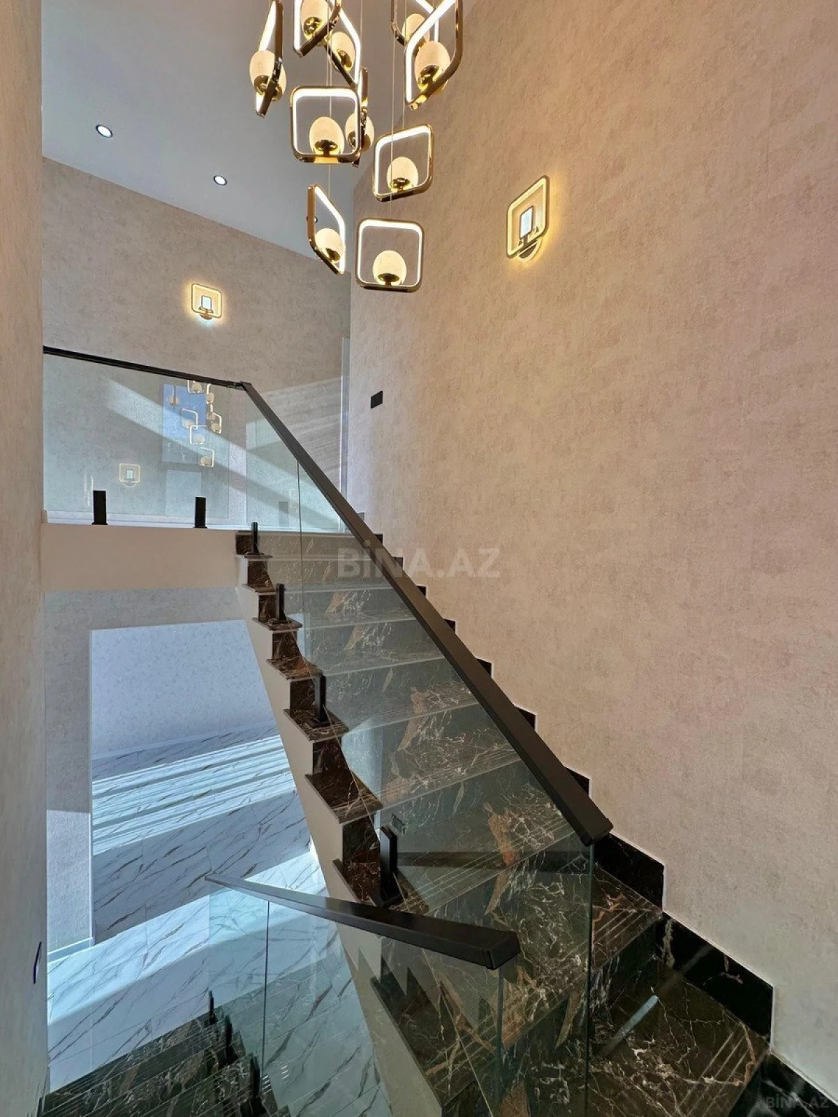 Satılır 5 otaqlı həyət evi 220 m²