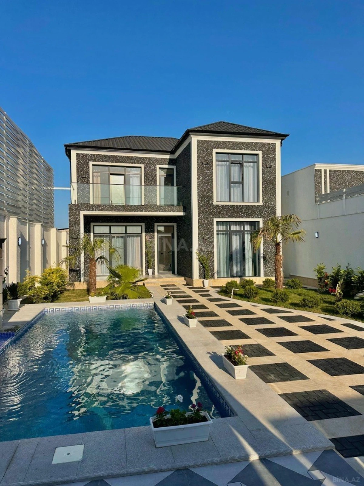 Satılır 5 otaqlı həyət evi 220 m²