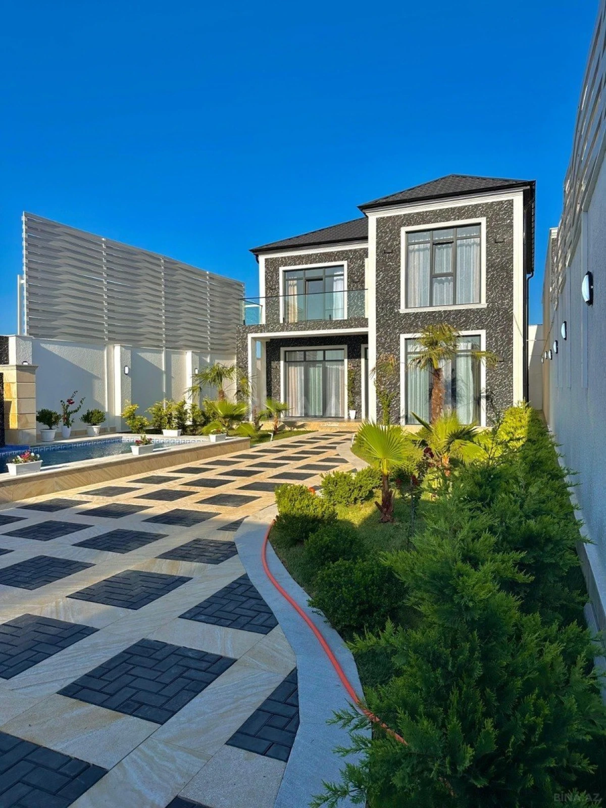 Satılır 5 otaqlı həyət evi 220 m²