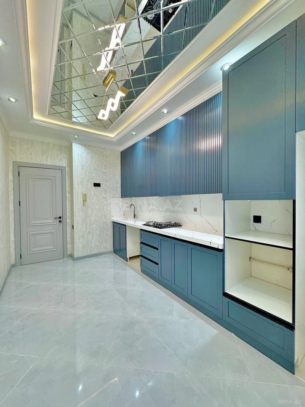 Satılır 4 otaqlı mənzil 136 m²