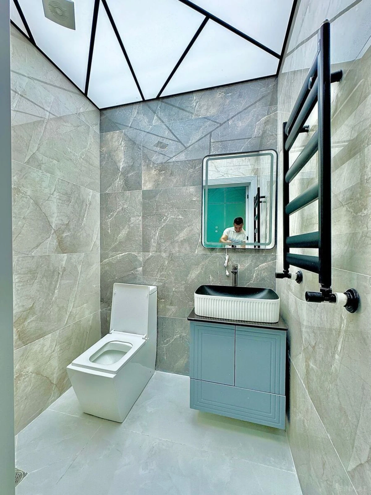 Satılır 4 otaqlı mənzil 136 m²