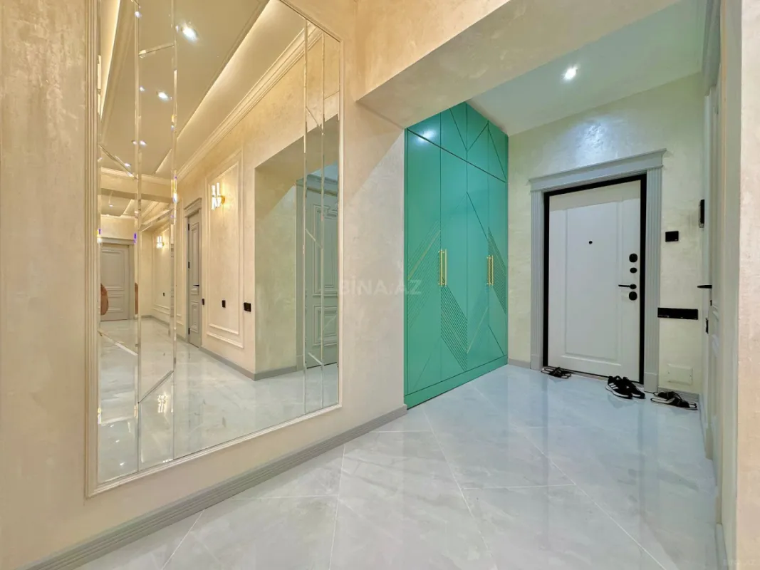 Satılır 4 otaqlı mənzil 136 m²