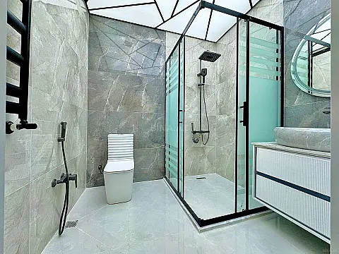 Satılır 4 otaqlı mənzil 136 m²