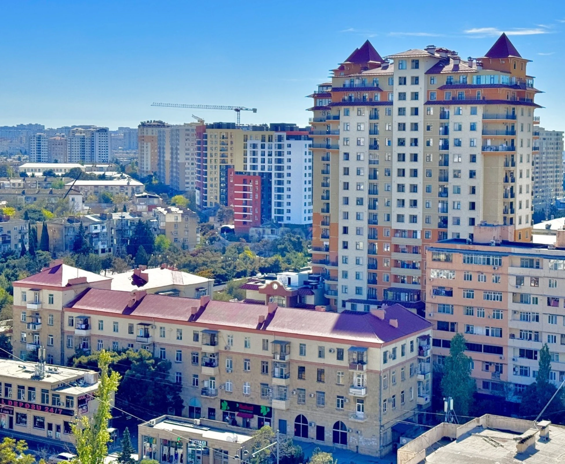 Satılır 4 otaqlı mənzil 136 m²