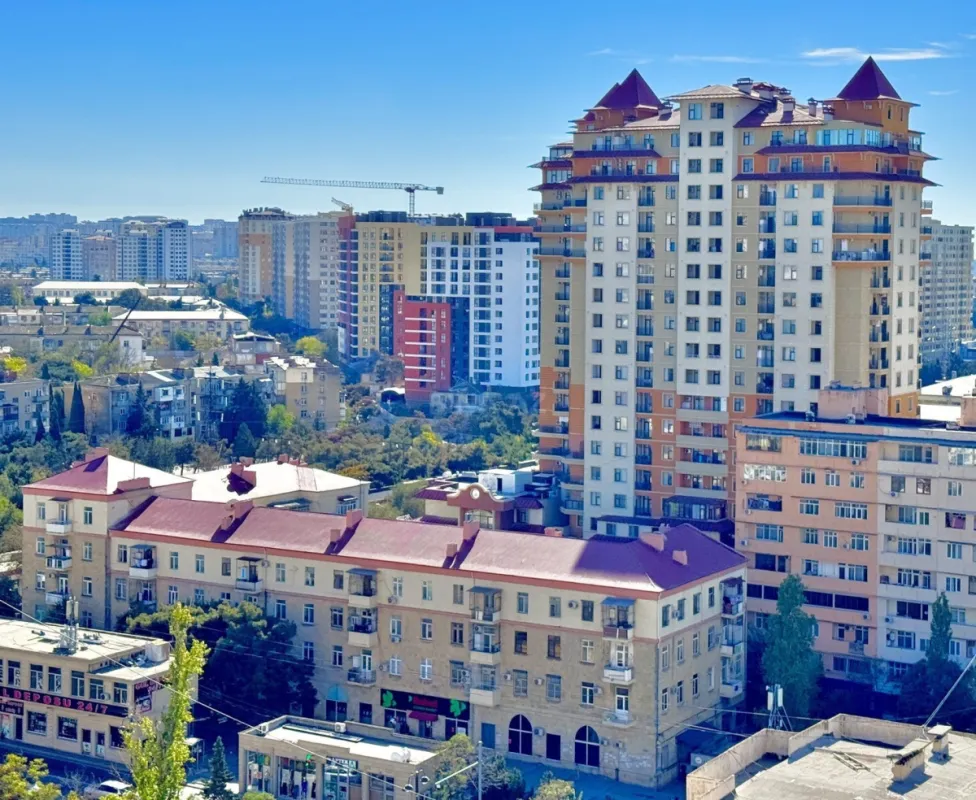 Satılır 4 otaqlı mənzil 136 m²