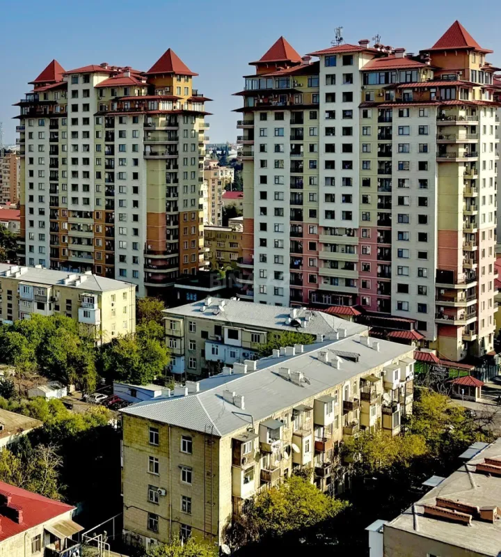 Satılır 4 otaqlı mənzil 136 m²