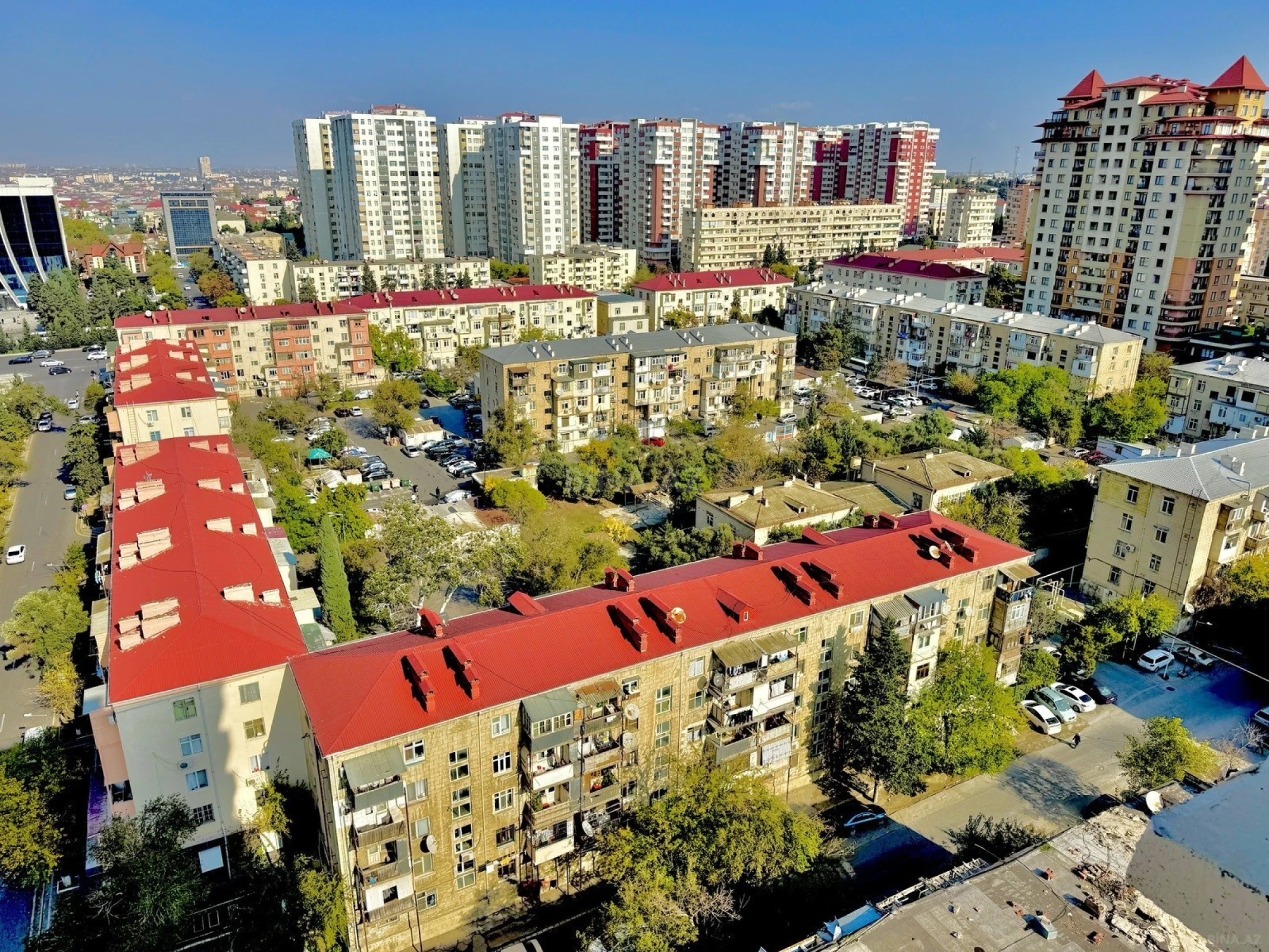Satılır 4 otaqlı mənzil 136 m²