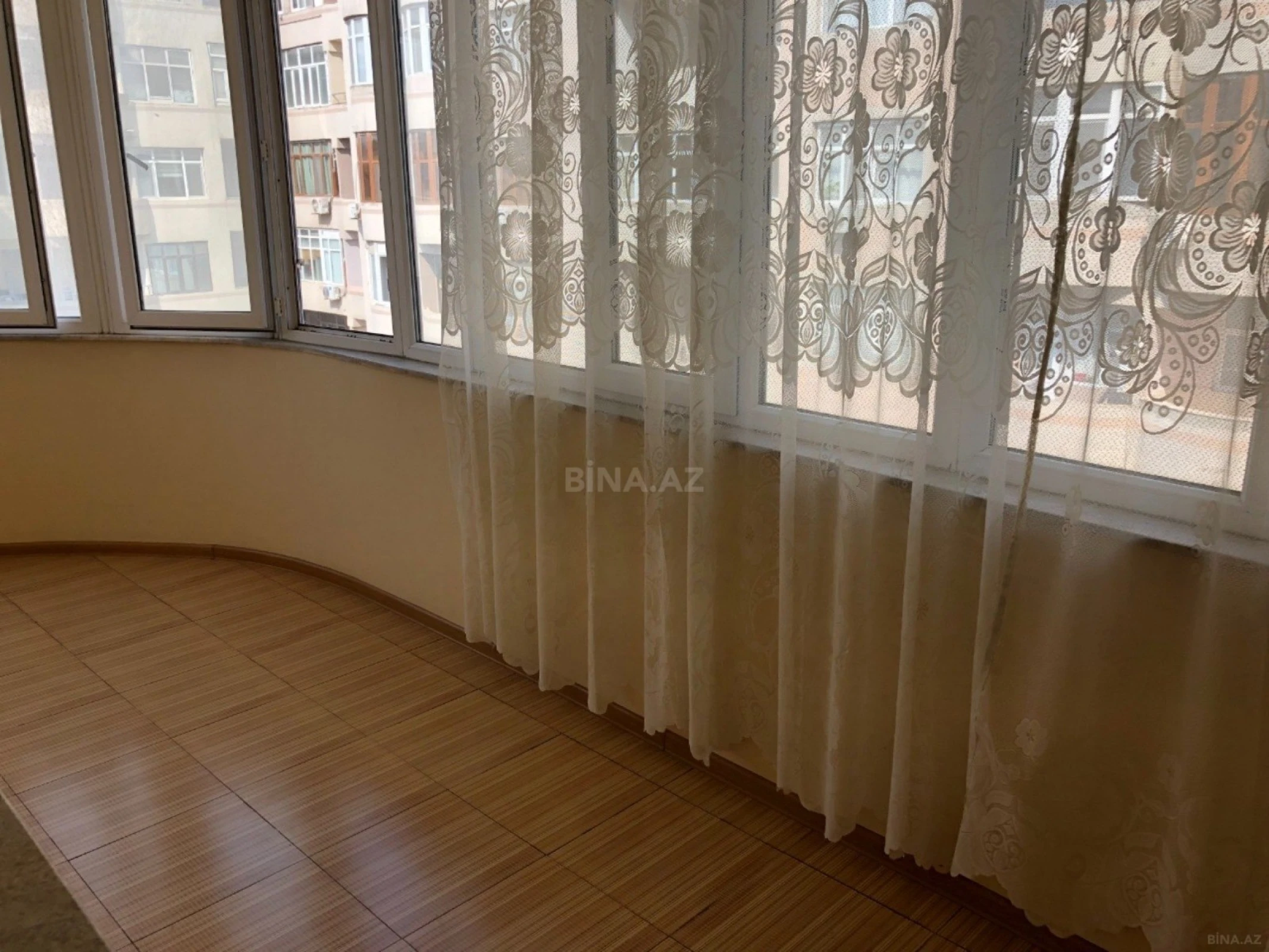 Satılır 2 otaqlı mənzil 86 m²