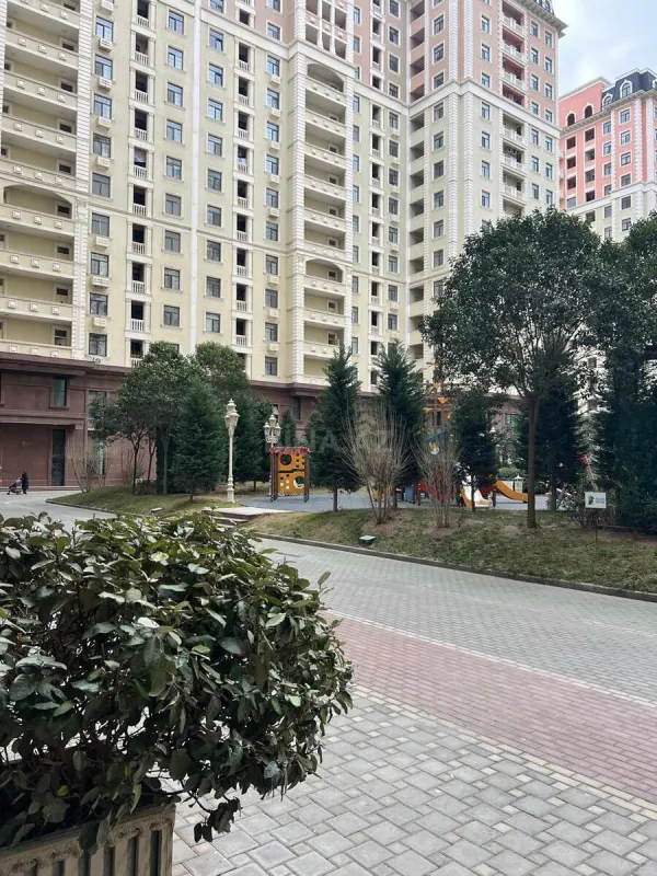 Kirayə verilir 2 otaqlı mənzil 67 m²