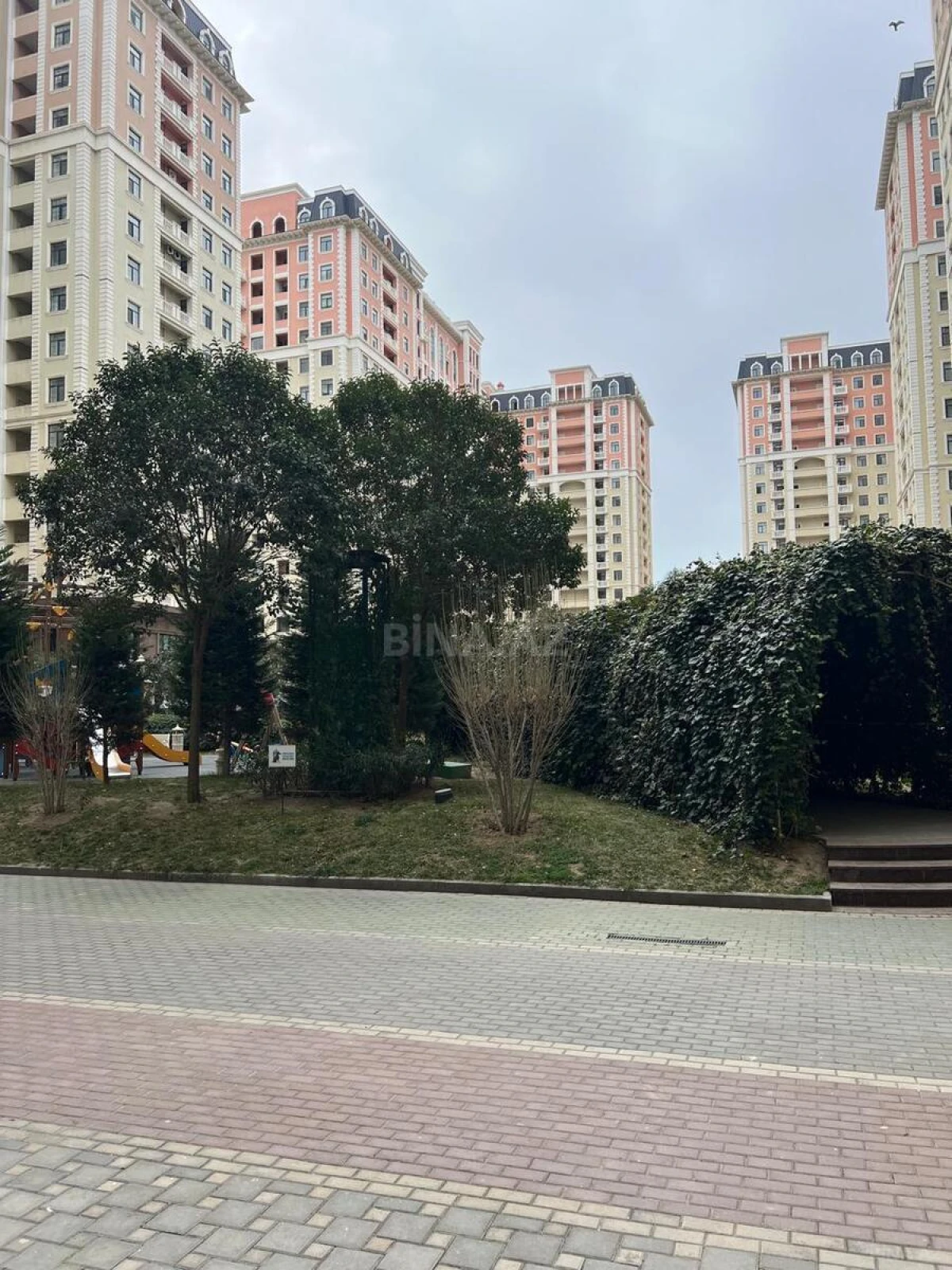 Kirayə verilir 2 otaqlı mənzil 67 m²