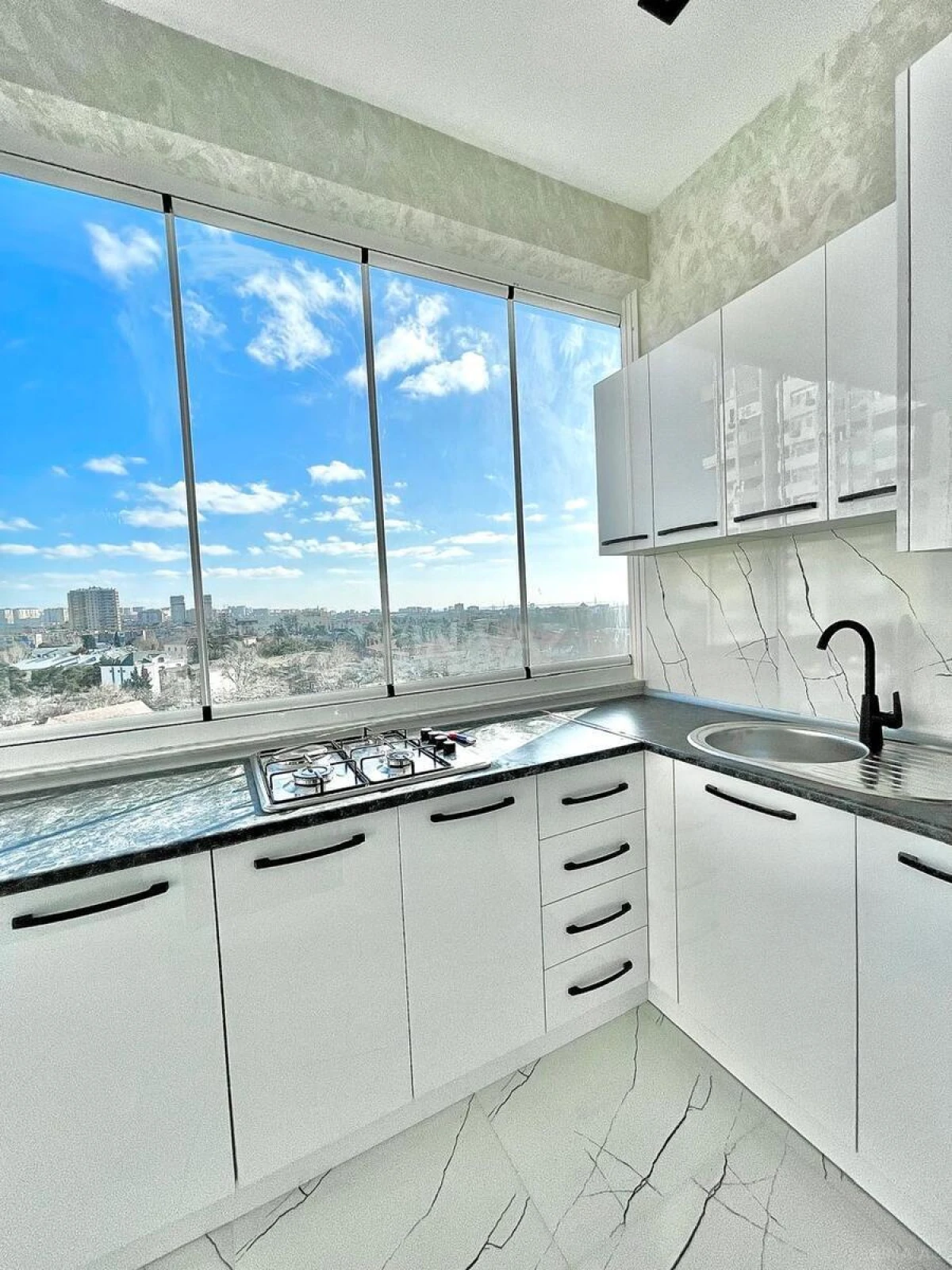 Satılır 2 otaqlı mənzil 60 m²