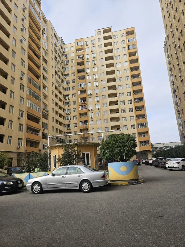 Satılır 2 otaqlı mənzil 102 m²