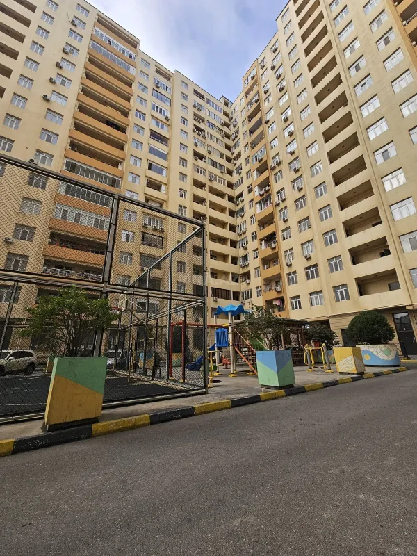 Satılır 2 otaqlı mənzil 102 m²