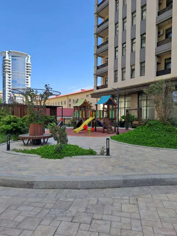 Satılır 3 otaqlı mənzil 124 m²