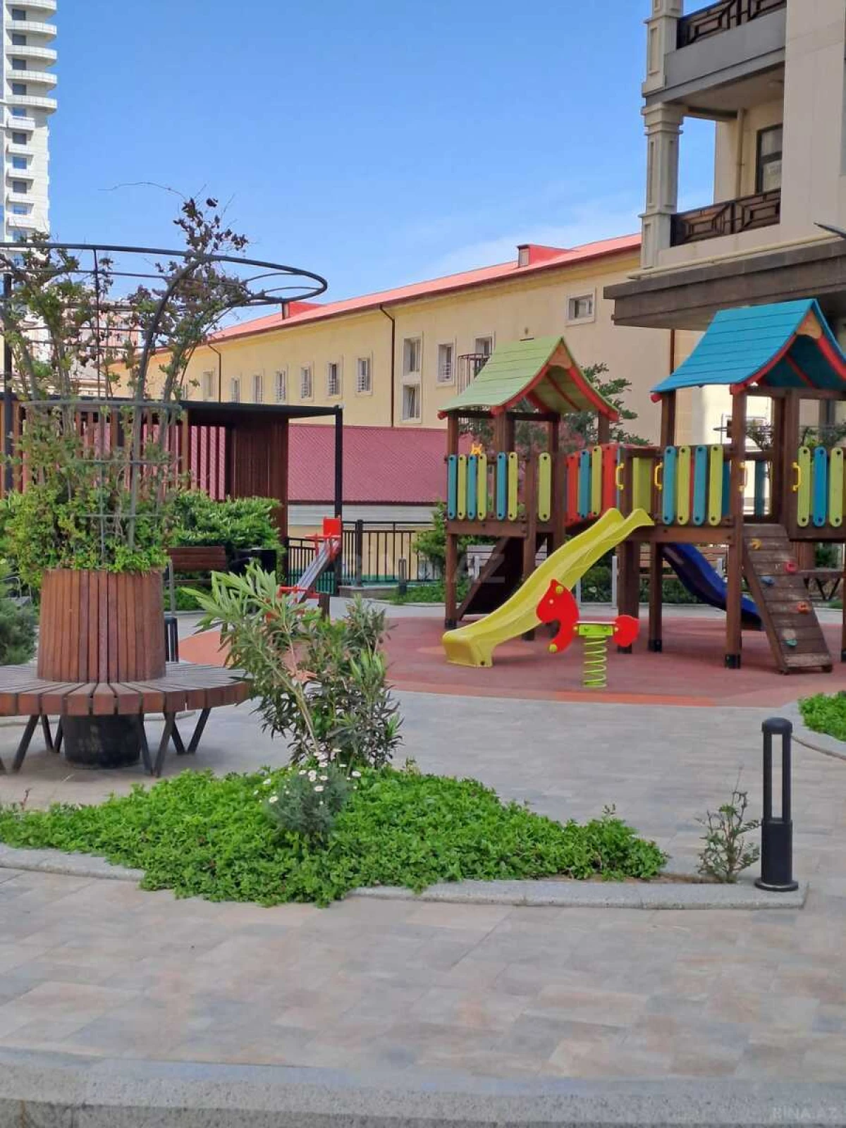 Satılır 3 otaqlı mənzil 124 m²