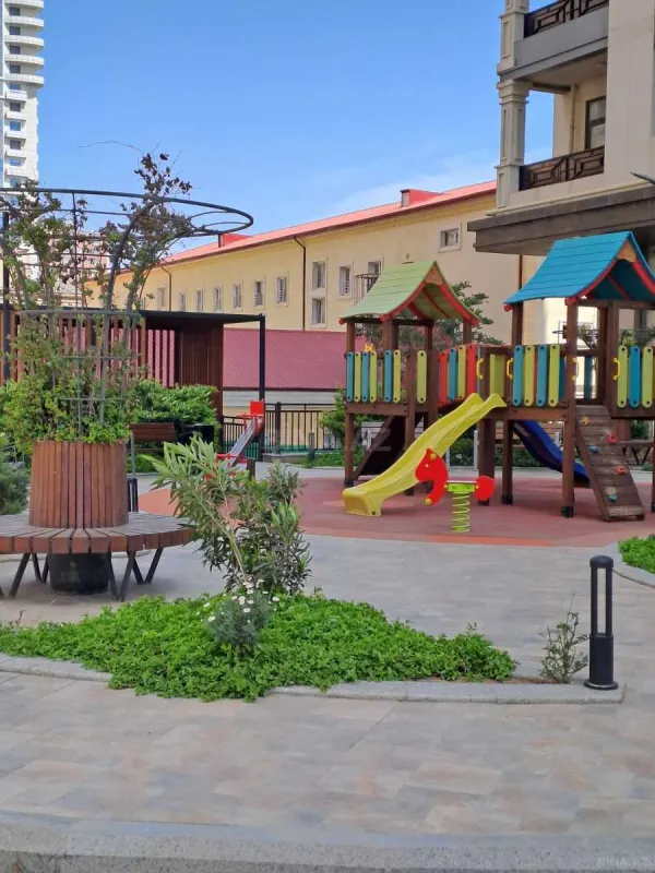 Satılır 3 otaqlı mənzil 124 m²