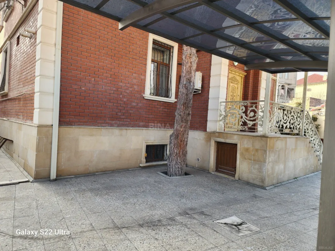 Satılır 7 otaqlı həyət evi 420 m²